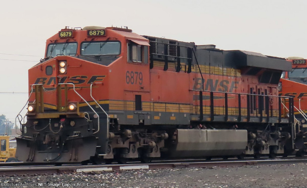 BNSF 6879